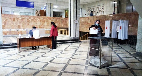 Voting room at a polling station in Makhachkala, September 17, 2021. Photo by Rasul Magomedov for the Caucasian Knot
