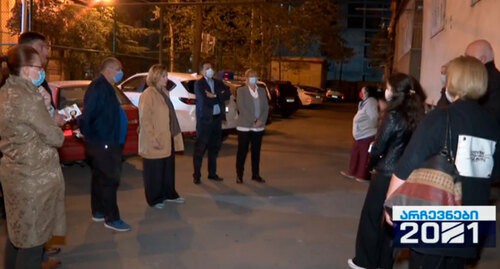 On September 27, several dozen residents of Tbilisi went out to a protest action in Shartava Street demanding to stop the construction of a 38-storey building. Screenshot: http://www.rustavi2.ge/ka/news/210588