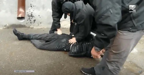 Screenshot of video recording the detention of an alleged terrorist in Cherkessk, http://www.youtube.com/watch?v=–e3ueZ87LIE