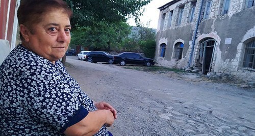 A refugee woman from Gadrut in the streets of Stepanakert. Photo by Alvard Grigoryan for the "Caucasian Knot"