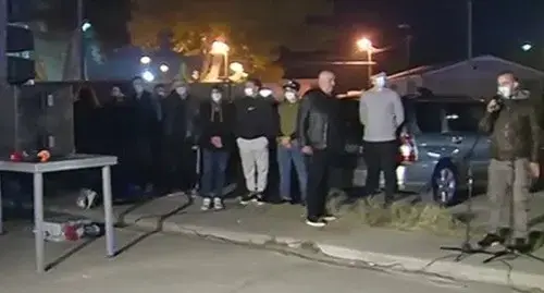 Several dozen of the opponents of Mikhail Saakashvili, a former Georgian President, at a protest action staged near the Rustavi Prison. Screenshot of the vidoe by RUSTAVI 2 https://www.rustavi2.ge/ka/news/212413