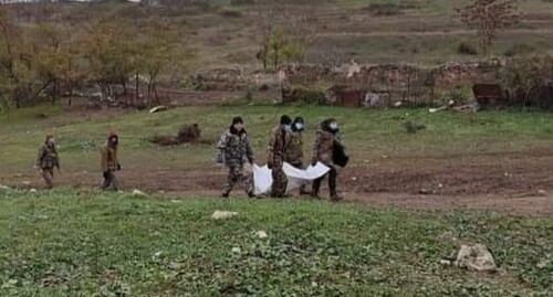 The Azerbaijani party has handed the remains of a military who perished during the hostilities in Nagorno-Karabakh over to Karabakh rescuers. Photo https://www.facebook.com/RescueServiceOfTheNKR