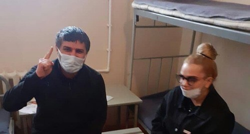 Salim Khalitov and Uma Askerkhanova in the special detention facility. Photo courtesy of Uma Askerkhanova for the "Caucasian Knot"