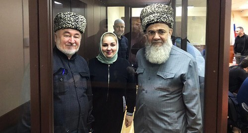 Malsag Uzhakhov, Zarifa Sautieva and Akhmed Barakhoev (from left to right) before the court session. March 2021. Photo by Bagaudin Myakiev