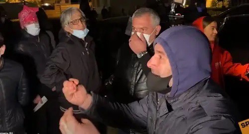Opponents of Mikhail Saakashvili gather in front of Rustavi Prison. Screenshot: Sputnik Georgia, https://www.youtube.com/watch?v=3F1tIL0TPBk