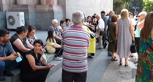 Protest action of internally displaced persons from Nagorno-Karabakh near the government building in Yerevan, September 2021. Screenshot: NEWS.AM, https://www.youtube.com/watch?v=whtkzMr-6LM
