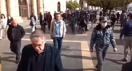 Participants of protest rally in Yerevan, November 8, 2021. Screenshot: NEWS AM https://www.youtube.com/watch?v=KxhkVXaewYY