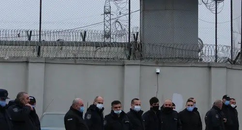 Police officers outside the prison where Saakashvili is being kept. Photo by Inna Kukudzhanova for the Caucasian Knot