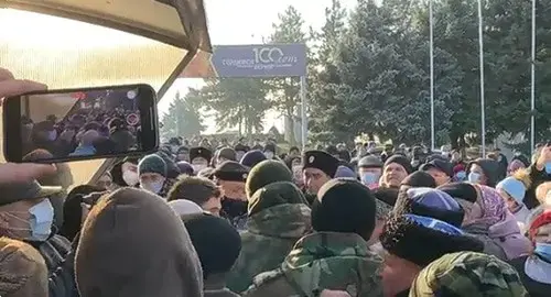 A rally against the chairman of the "Russia" collective farm in the Stavropol Territory. Screenshot: https://twitter.com/asilikedem/status/1463794818937675781 
