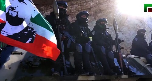 Chechen law enforcers at the border with Ingushetia. Screenshot: https://www.youtube.com/watch?v=zBZF7pB7kwM