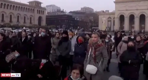 Participants of a protest action organized by the Armenian opposition in Yerevan, November 27, 2021. Screeenshot: https://www.youtube.com/watch?v=xY1RIobTeFk