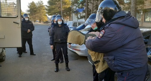 FSB agents conduct a counterterrorism operation. Photo: http://nac.gov.ru/terrorizmu-net/fsb/fsb-rossii-predotvrashchena-popytka-soversheniya.html