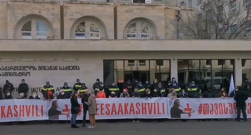 Supporters of former Georgian President Mikhail Saakashvili at the rally. Screenshot of video posted by Sputnik Georgia at https://www.youtube.com/watch?v=g9_4LWu7VKE