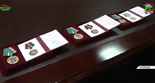 A medal for defending human rights of the Chechen people awarded to Ramzan Kadyrov and his parents. Screenshot of the video by the "Grozny" TV channel https://www.instagram.com/tv/CYGyTy-pZ7W/