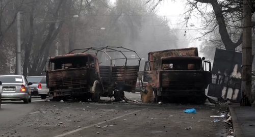 Cars burned down during mass protests in Kazakhstan. Screenshot: Euronews video, www.youtube.com/watch?v=CJPUPh5fyLM