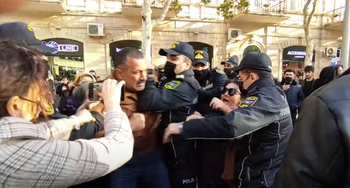 The detention of Tofig Yagublu, an opposition politician. Screenshot of the video https://www.youtube.com/watch?v=hw0fCxk2BNA