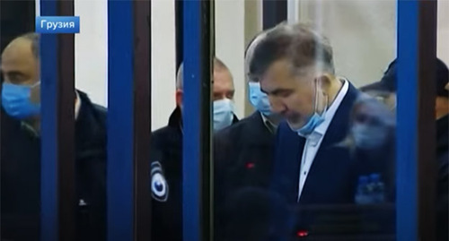 Mikhail Saakashvili (on the right) in the courtroom. Screenshot of the video by the News on First Channel https://www.youtube.com/watch?v=jtb5QF28d6Q