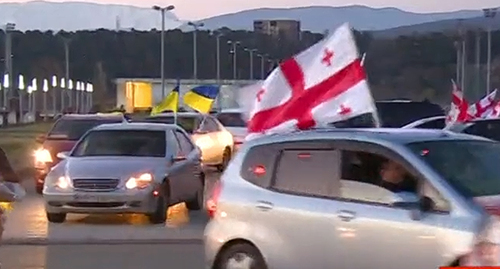 A motor rally along city streets  in Kutaisi against the military operation in Ukraine. Screenshot of the video https://rustavi2.ge/ka/news/223965