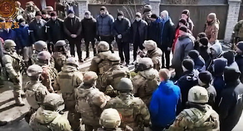 Screenshot of a video of the conversation of Chechen law enforcers with residents of a Ukrainian dwelling settlement https://vk.com/ramzan?w=wall279938622_751475