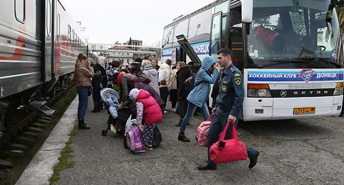 Refugees from Donbass leave Sukhum. Photo: http://www.mchsra.info