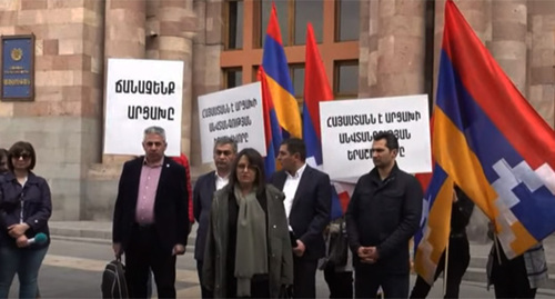 Participants of a rally with the demand to recognize the independence of Nagorno-Karabakh. Yerevan, April 6, 2022. Screenshot of the video https://www.youtube.com/watch?v=xG1ttMuAO4w
