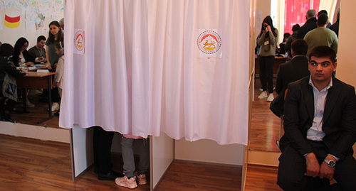 At a polling station in South Ossetia. Photo by Tamara Agkatseva for the Caucasian Knot