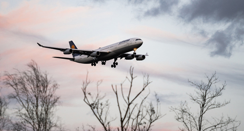 An airplane in the sky. Photo: Dominic Wunderlich from Pixabay website