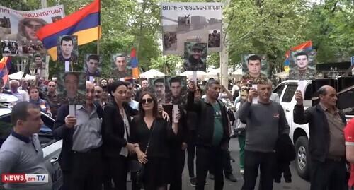 Rally in Yerevan, April 30, 2022. Screenshot: https://www.youtube.com/watch?v=EJOb-1XebTU