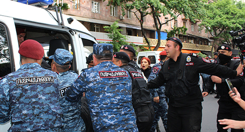 The police detains an activist. Yerevan, May 3, 2022. Photo by Tigran Petrosyan for the "Caucasian Knot"