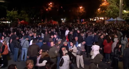 Participants in the march in Yerevan, screenshot of the video by the NEWS AM channel https://www.youtube.com/watch?v=vqWD0cu2ZVE&amp;t=2s