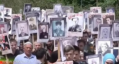 Participants in the Immortal Regiment procession in Grozny on May 9, 2019. Image made from video posted by TV channel ‘Grozny’: https://www.youtube.com/watch?v=3pjVOi_3Bjo