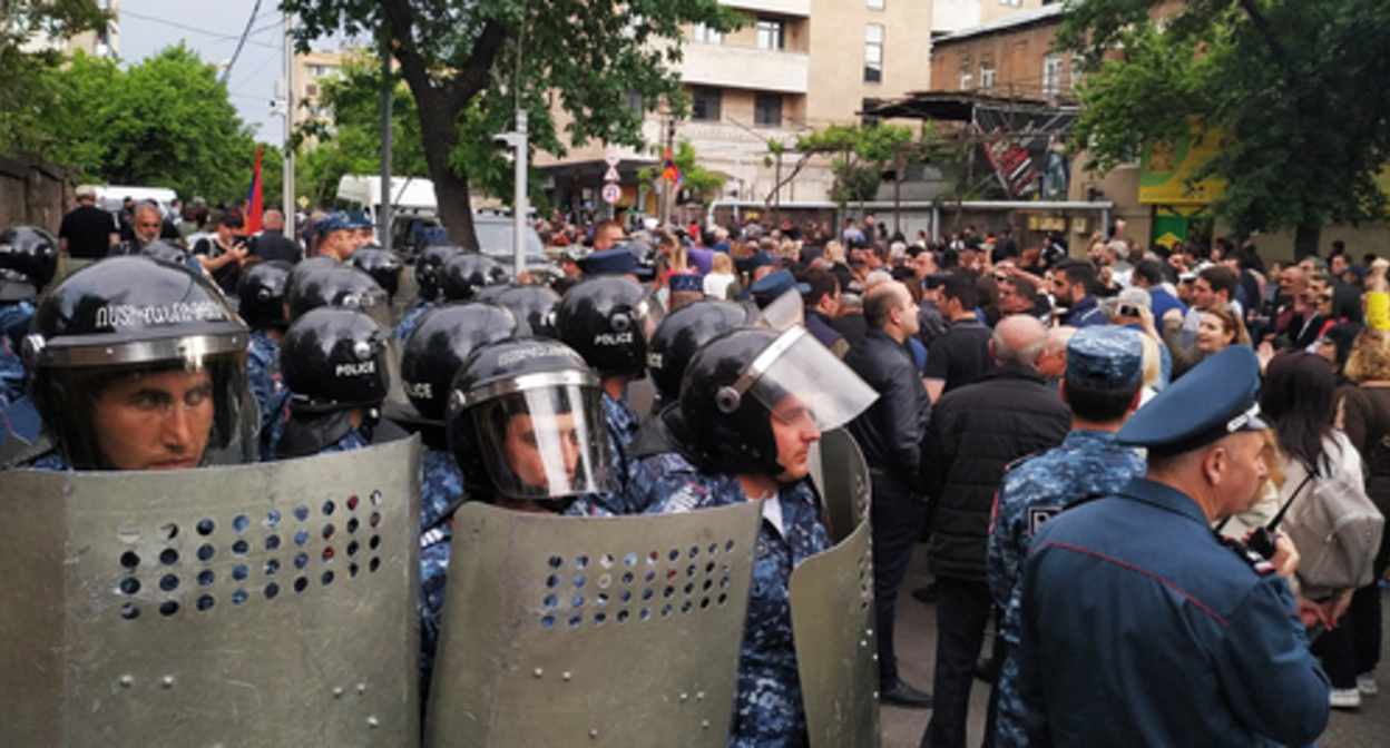 Policemen during a protest action in Yerevan. Photo by Armine Martirosyan for the Caucasian Knot