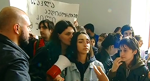 Students hold a protest action in Tbilisi. Screenshot: https://rustavi2.ge/ka/news/228977