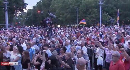 Participants of opposition rally in Yerevan, June 24, 2022. Screenshot: https://www.youtube.com/watch?v=ypaFp9XGogY