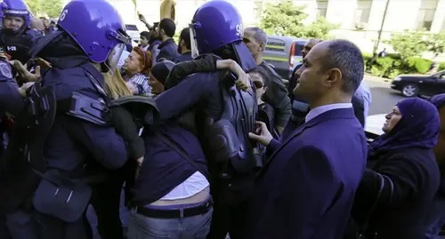Law enforcers detain a protester in Baku. Photo by Aziz Karimov for the Caucasian Knot