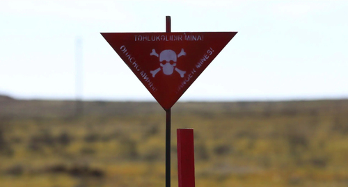 A sign warning of mines. Photo by Aziz Karimov for the "Caucasian Knot"