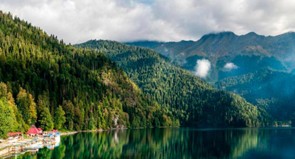 Lake Ritsa, Abkhazia. Photo: https://abxa.ru/ozero-rica/
