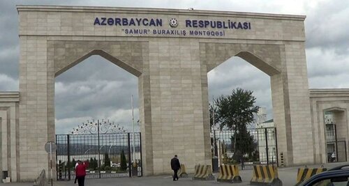 A border crossing point on the land border between Russia and Azerbaijan. Screenshot of the video by Median TV https://mediatv.az/cemiyyet/34609-gomrukde-28-min-eded-siqaret-musadire-olundu.html