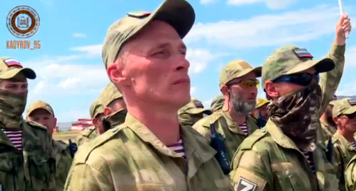 A group of volunteers before  going to the special operation zone. Screenshot of the video published on the Kadyrov_95 Telegram channel https://t.me/RKadyrov_95/2616