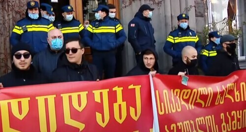 Culture workers at a rally against the dismissals in Georgia. Tbisili, January 21, 2022. Screenshot of the video https://www.youtube.com/watch?v=0qUjl7w-bKU