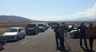 Residents of a village in the Shirak Region temporarily block Artik – Alagyaz road. Photo: https://news.am/rus/news/716369.html