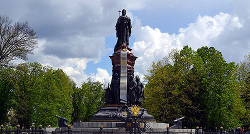 The monument to Catherine II in  Krasnodar. Photo: MrYantit https://ru.wikipedia.org