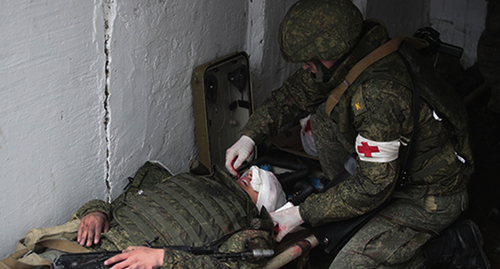 A medical worker assisting the wounded. Photo from the official website https://structure.mil.ru