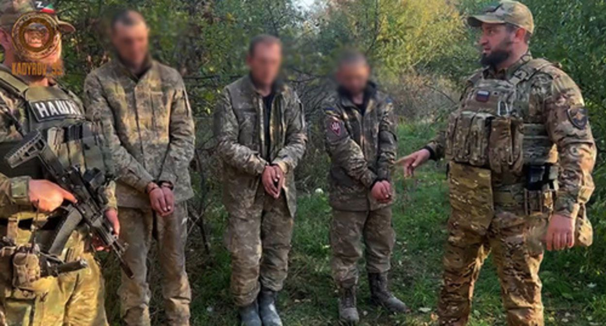 Ukrainian prisoners of war. Screenshot of the video posted on Kadyrov's Telegram channel Kadyrov_95. Faces are blurred by the "Caucasian Knot" in accordance with the explanations of lawyers about the inadmissibility of distributing video recordings with prisoners without their permission