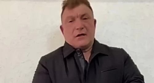 Movladi Mutaev, a resident of the village of Verkhniy Naur, during his video appeal. Screenshot of the video https://www.youtube.com/watch&amp;amp;v=tT4H74id6vw