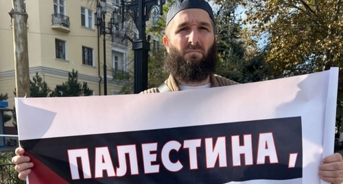 Idris Yusupov has held a solo picket. Photo: "Chernovik" (Draft) https://t.me/chernovik/63079