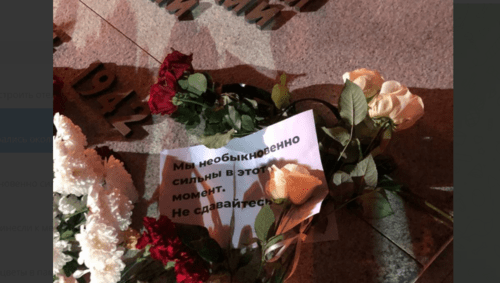 Flowers and a leaflet put at the memorial to the victims of fascism in Krasnodar. Screenshot of the photo posted on the Telegram channel "Protokol.Krasnodar" on February 16, 2024 https://t.me/protokol_band/3894