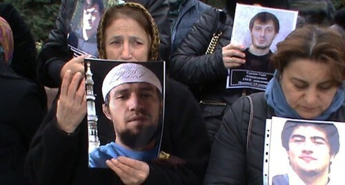 Relatives of the Dagestanis killed in Chechnya. Screenshot of a video https://www.youtube.com/watch?v=GrPBnhzsOGM