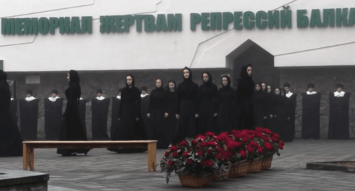 The mourning meeting in Nalchik dedicated to the 80th deportation anniversary. Screenshot of a video by the "Caucasian Knot" published on March 8, 2024 https://youtu.be/8KC52IWkQS4