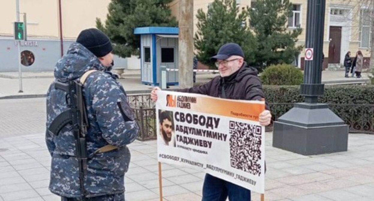 Magomed Magomedov picketing to support Abdulmumin Gadjiev. Makhachkala, March 11, 2024. Photo from the Telegram channel of the newspaper “Chernovik” (Rough Draft)